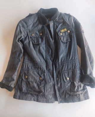 Barbour internacional mujer en color negro