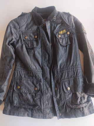 Barbour internacional mujer en color negro