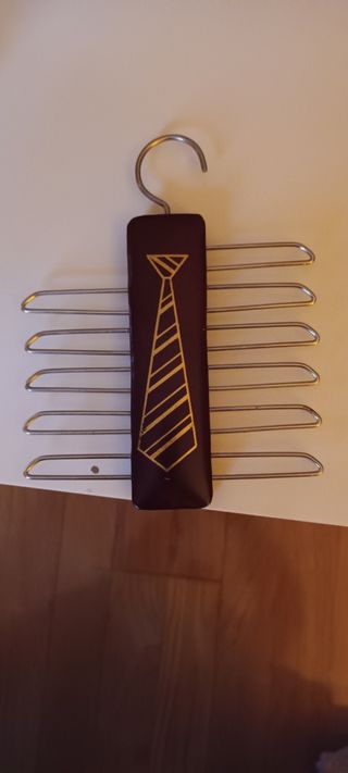 Cuelga corbatas