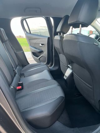 Peugeot 208 2022
