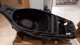cofre inferior asiento moto piaggio gilera 125 vx