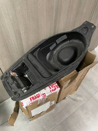 cofre inferior asiento moto piaggio gilera 125 vx