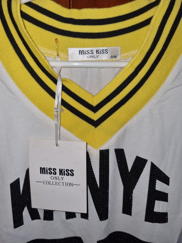 Camiseta ideal con vaquero