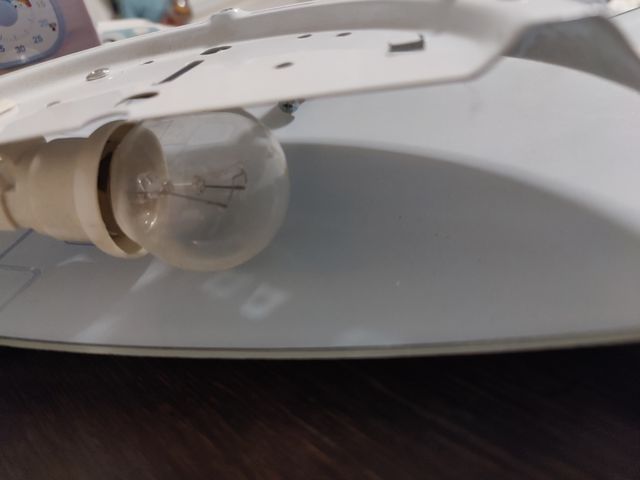 Luces de cristal y bombilla