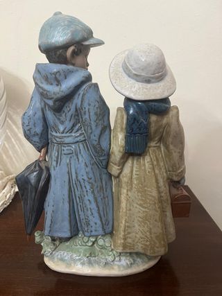 Figura original Lladró (2242) “A la escuela”