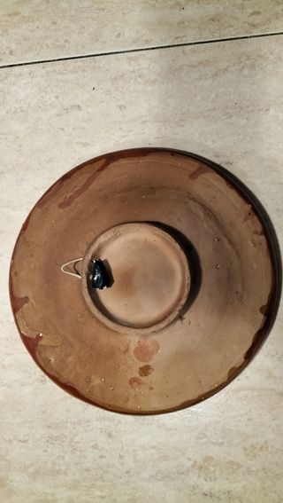 Plato de cerámica pintada a mano 