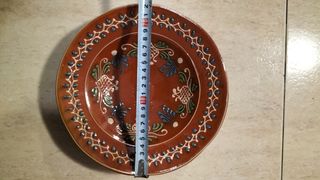 Plato de cerámica pintada a mano 