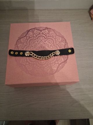 Pulsera de piel con cadena 