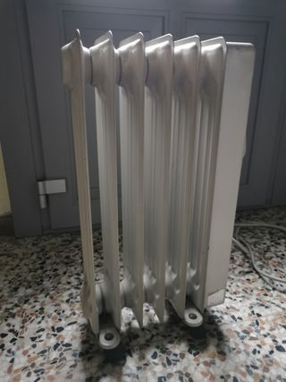 Termosifone elettrico marca De Longhi