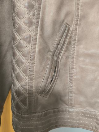 Cazadora polipiel beige