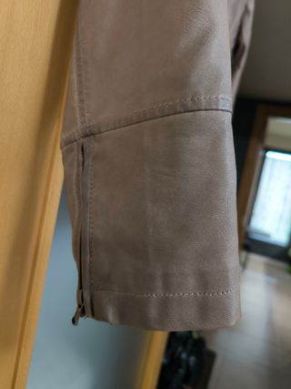 Cazadora polipiel beige