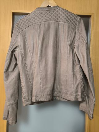 Cazadora polipiel beige