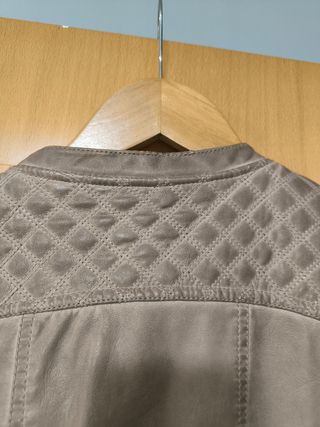 Cazadora polipiel beige