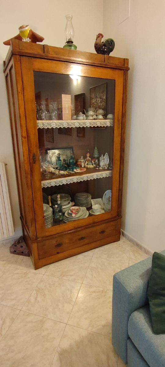 Preziosa vetrina in massello primi 900