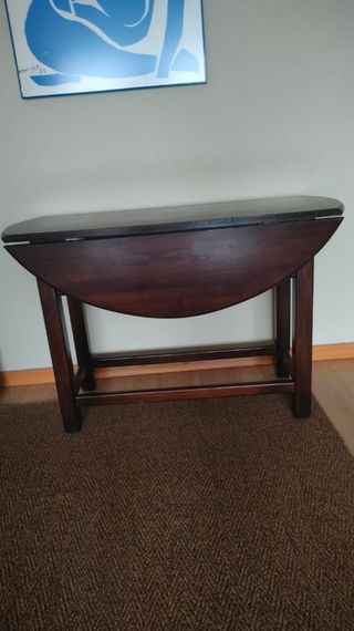 Fantástica MESA de MADERA con alas plegables.