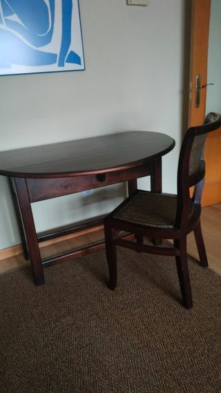 Fantástica MESA de MADERA con alas plegables.