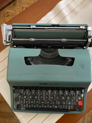 MAQUINA DE ESCRIBIR ANTIGUA