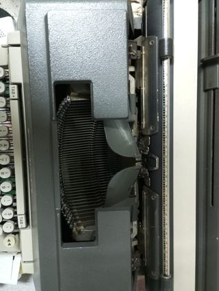 Máquina de escribir Olivetti linea 98