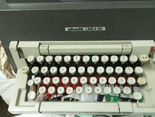 Máquina de escribir Olivetti linea 98