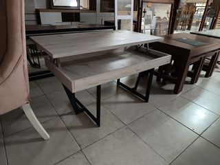 Mesa elevable pie metálico