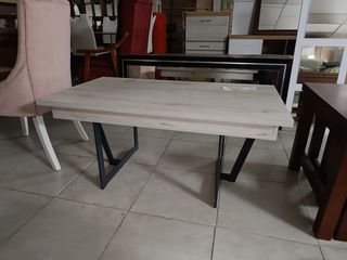 Mesa elevable pie metálico