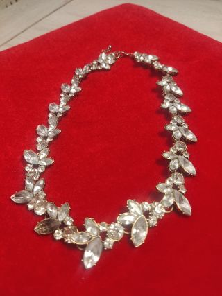 Gargantilla de cristales