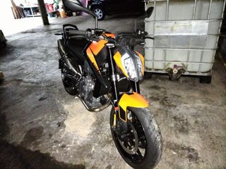 Ktm duke 890
