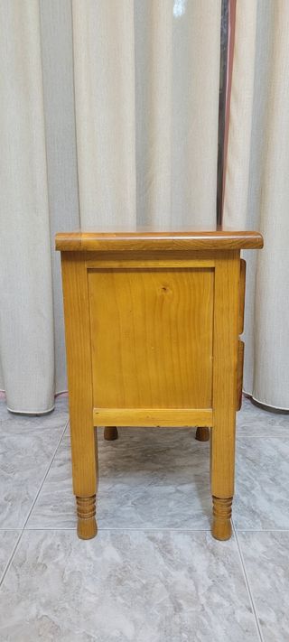 Mesilla de noche pino barnizado