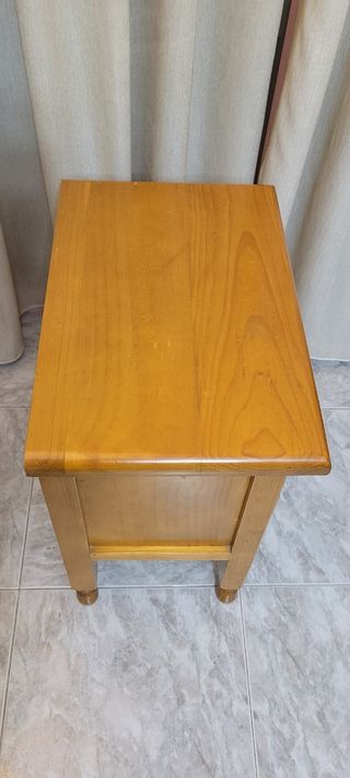 Mesilla de noche pino barnizado