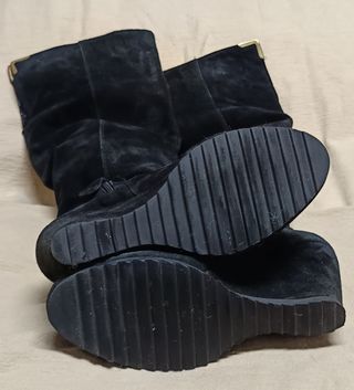 Botas Couplé de ante negras con cuña.