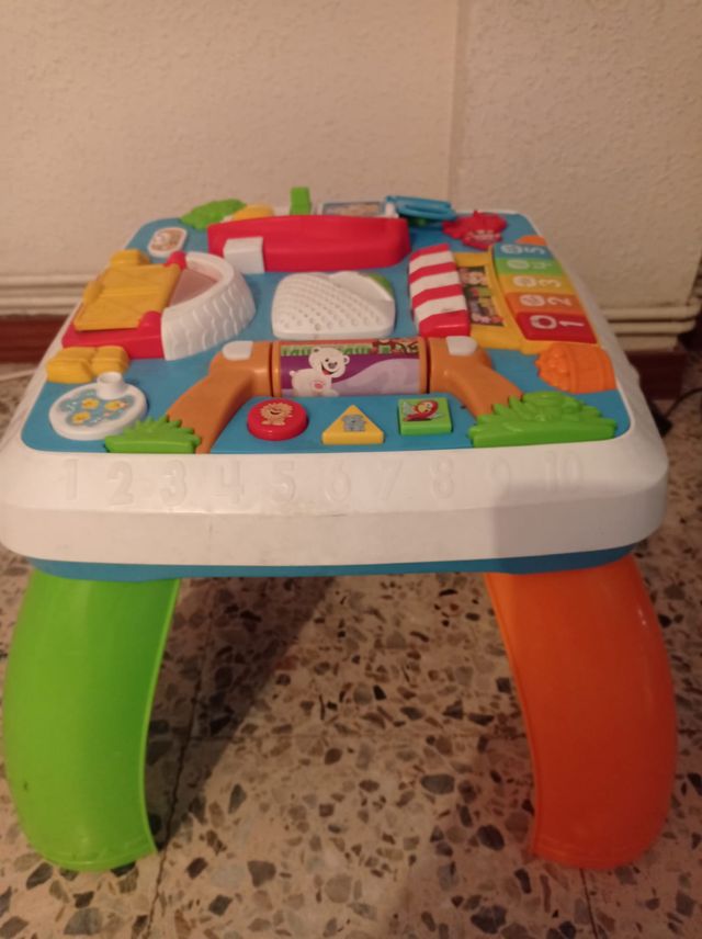 Mesa de juegos para niños