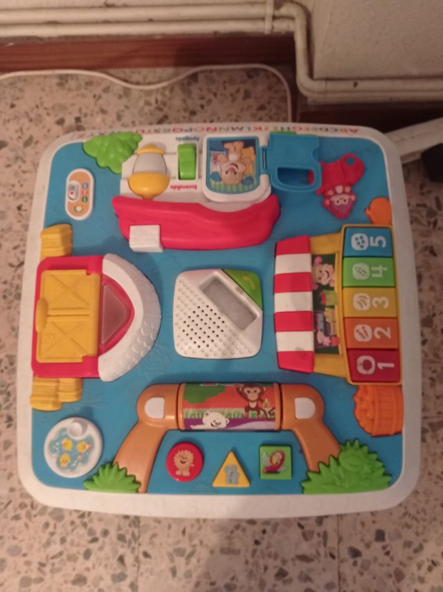 Mesa de juegos para niños