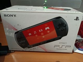 PSP-E1004 Street Prácticamente Nueva + Juego