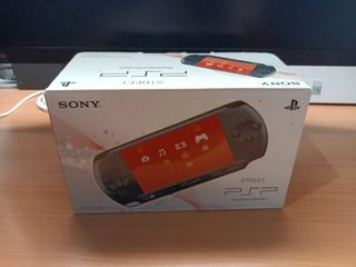 PSP-E1004 Street Prácticamente Nueva + Juego
