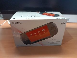 PSP-E1004 Street Prácticamente Nueva + Juego