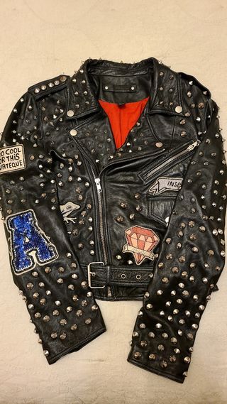 Chaqueta biker piel con tachas de Zara