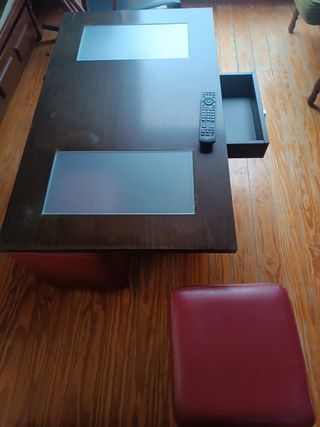 Mesa salón con taburetes