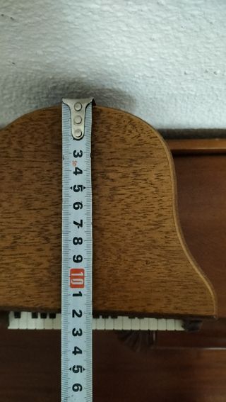 Piano de madera posavasos 