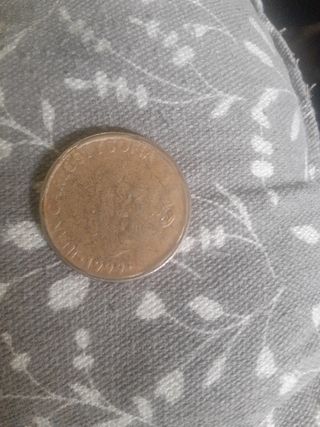 Moneda de 500 pesetas del reyy la r.1999 err acuña