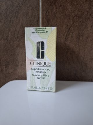 Maquillaje Clinique superbalanced