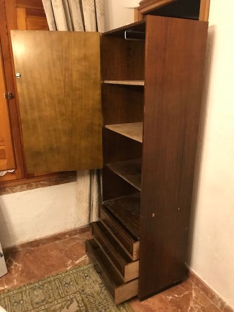 Mueble bar castellano, amplio, baldas y cajones