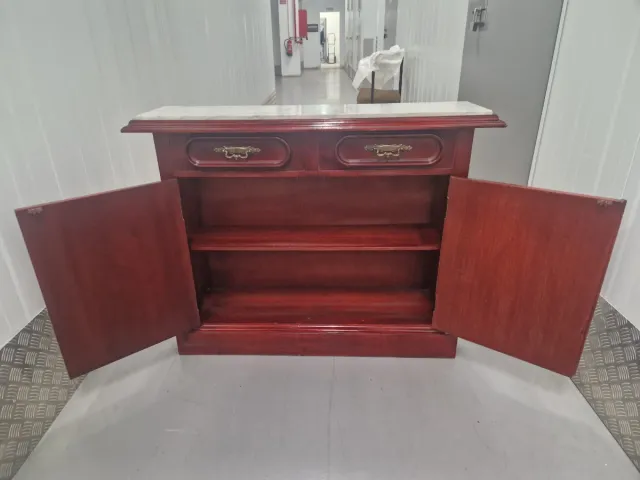 Recibidor de madera Burdeos con encimera mármol