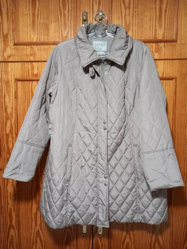 Chaquetón acolchado beige