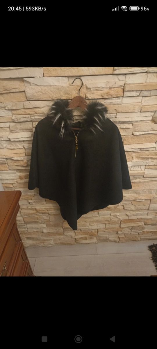Elegante Capa poncho con pelo
