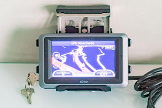 NAVEGADOR GARMIN ZUMO 660LM + SOPORTE TOURATECH SD