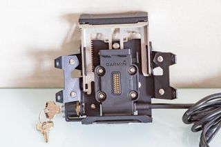 NAVEGADOR GARMIN ZUMO 660LM + SOPORTE TOURATECH SD