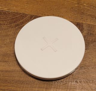Caricabatteria wireless bianco