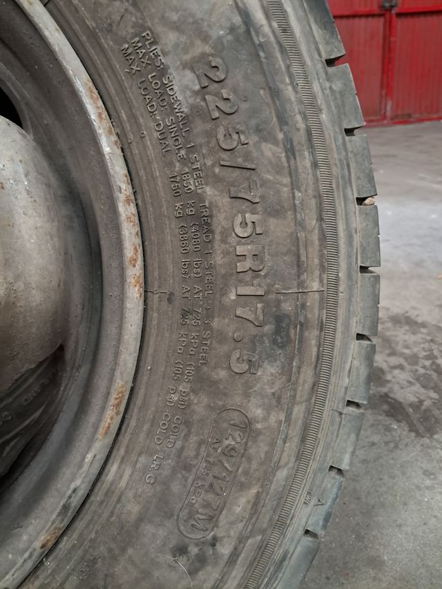 Neumático 225 75 17.5 Carga