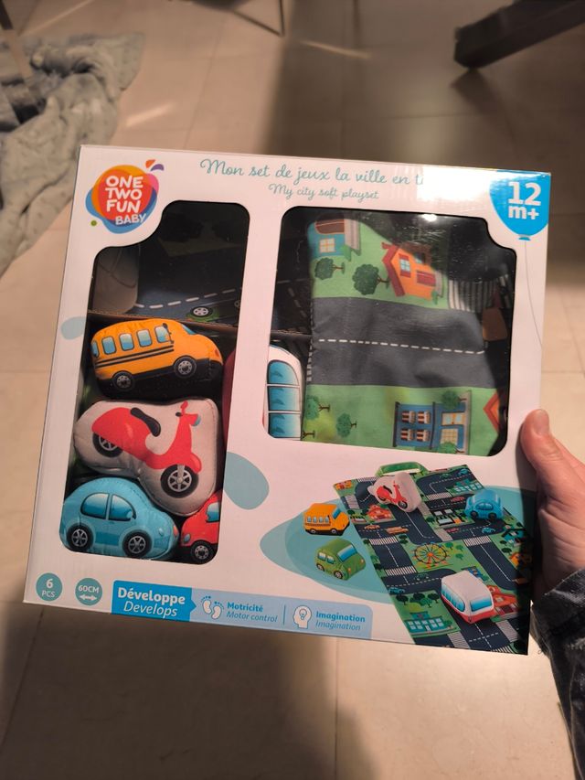 Coches y tapiz de carretera