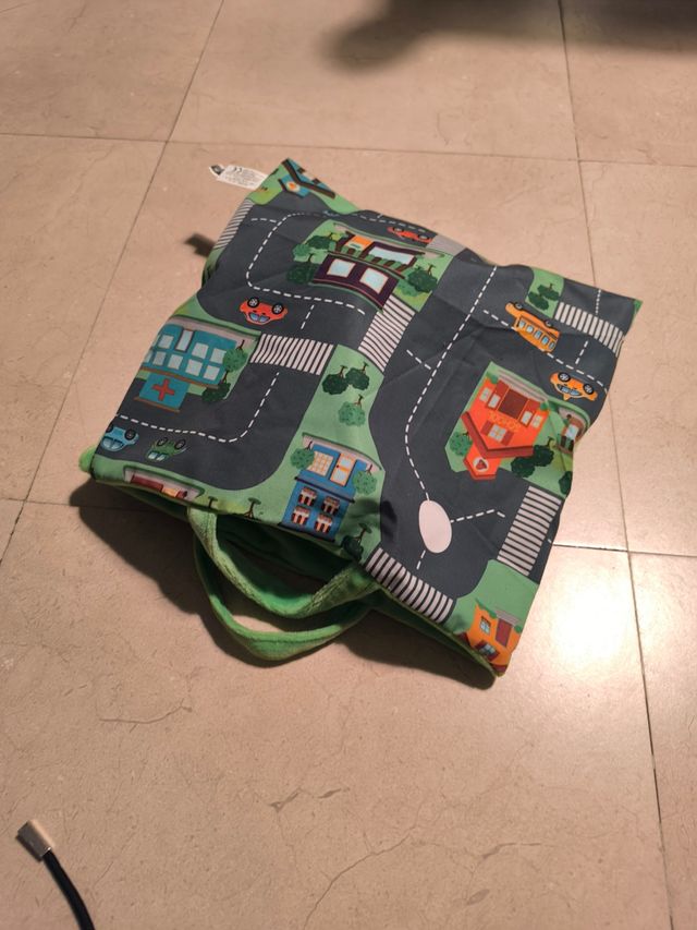 Coches y tapiz de carretera